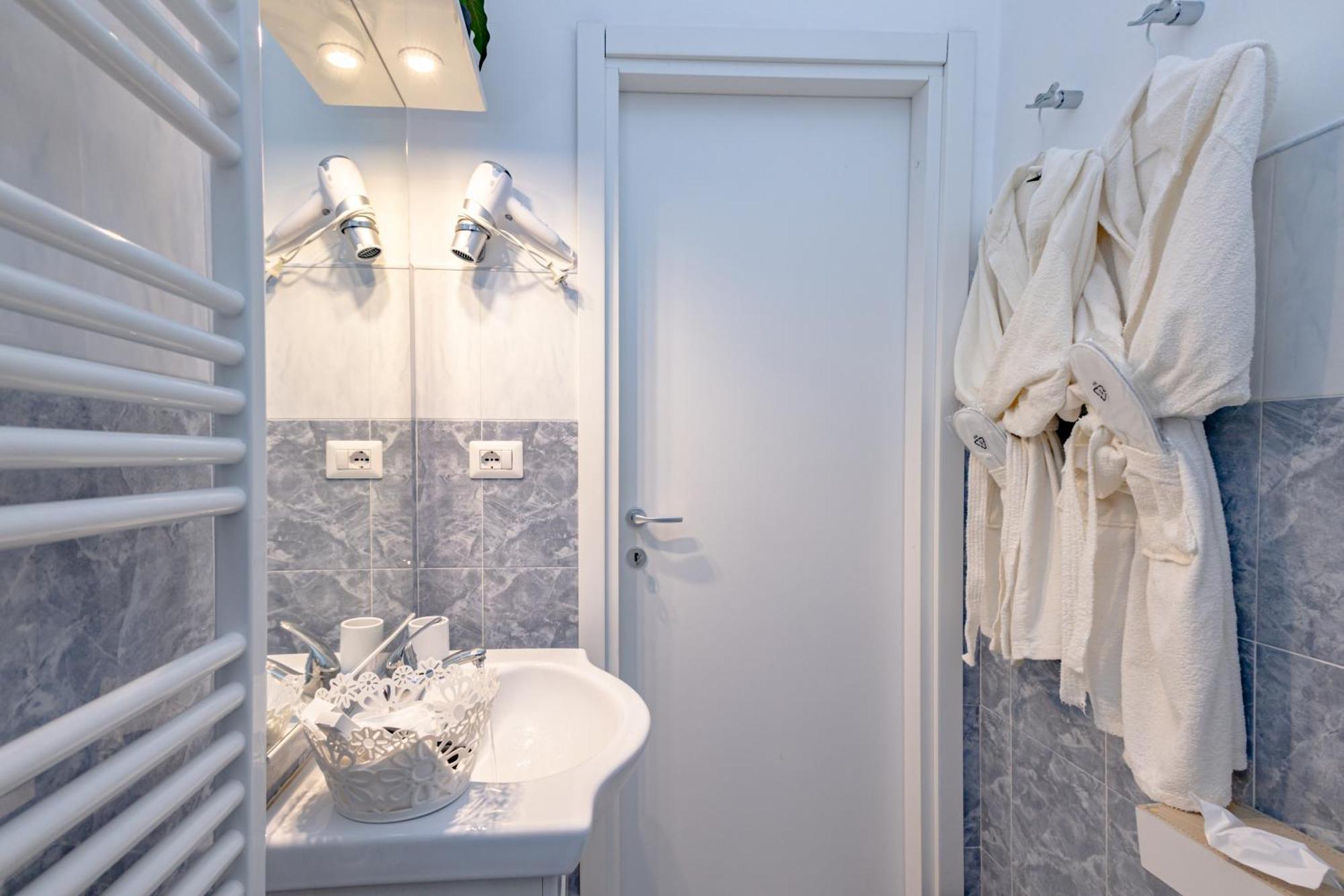 Dolce Casa Di Sve Vicino La Stazione Appartement Genua Buitenkant foto